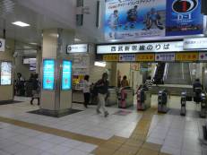 西武新宿線高田馬場駅も、早稲田口からのアクセスです